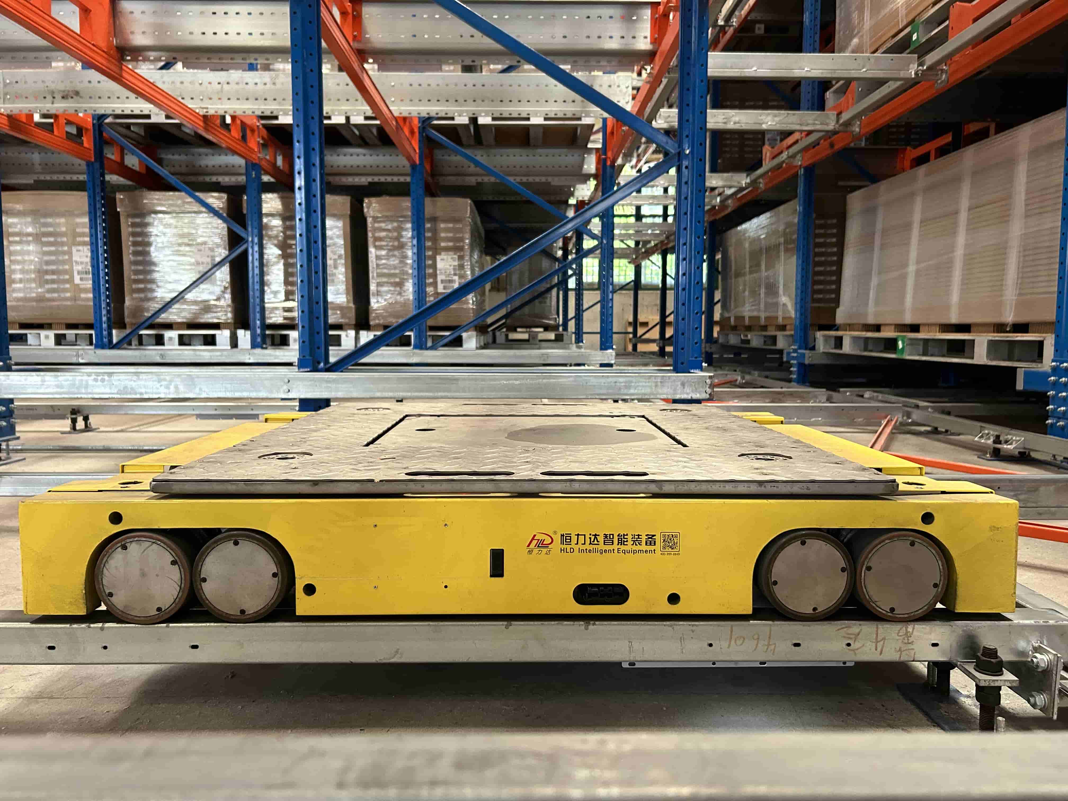 Sistema de almacenamiento con shuttle 4 direcciones
